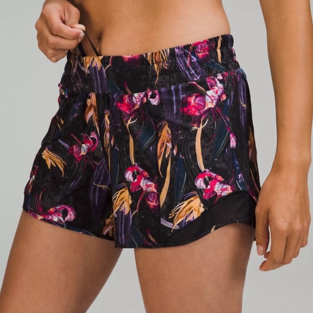 Lululemon Hotty Hot 4” Shorts